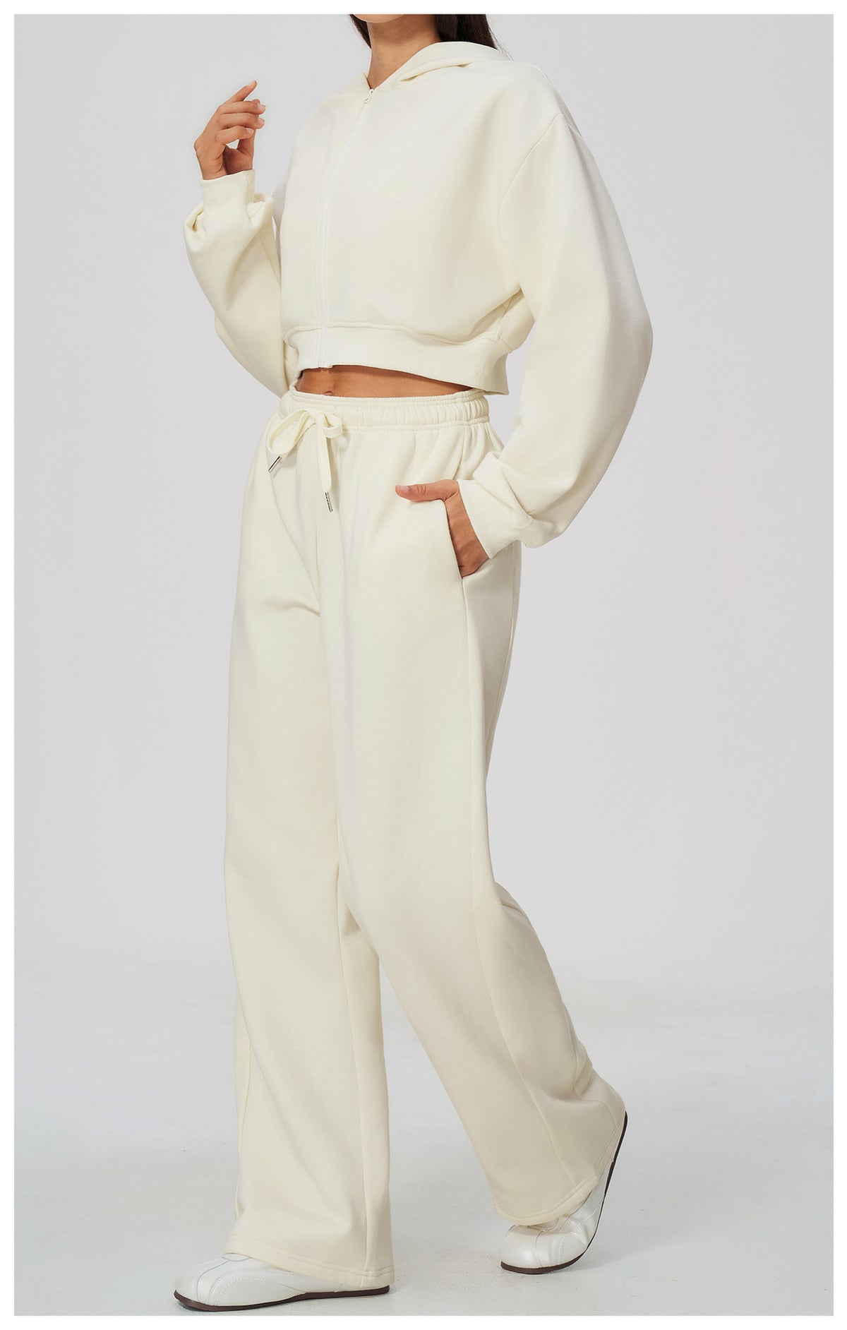 Women 2 Piece Fall Winter Tracksuits Fleece Lined Cropped Zip Up Hoodie and Drawstring Waist Wide Leg Sweatpants with Side Pockets