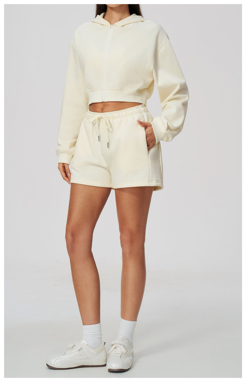 Women 2 Piece Fall Winter Tracksuits Fleece Lined Cropped Zip Up Hoodie and Drawstring Waist Loose Sweat Shorts with Side Pockets