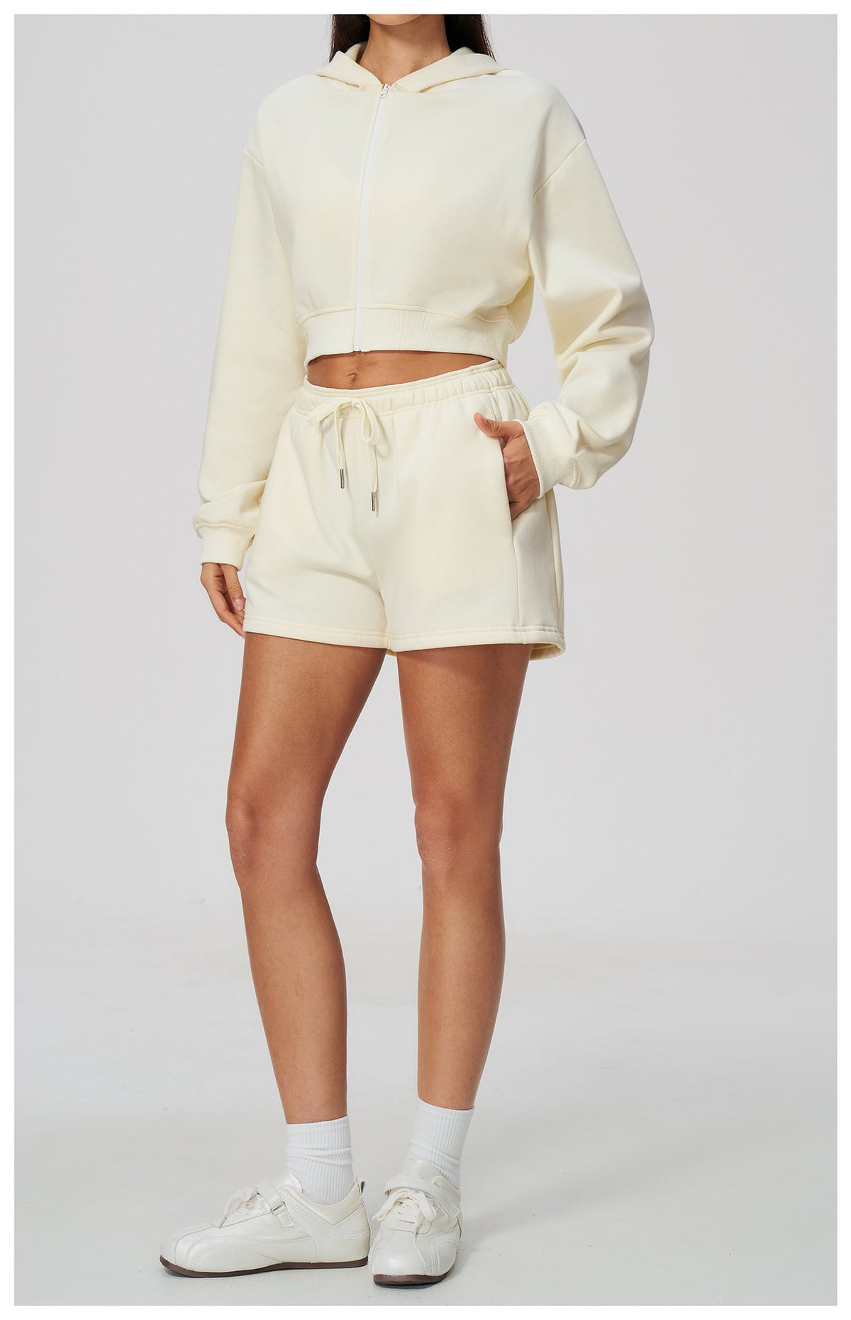 Women 2 Piece Fall Winter Tracksuits Fleece Lined Cropped Zip Up Hoodie and Drawstring Waist Loose Sweat Shorts with Side Pockets