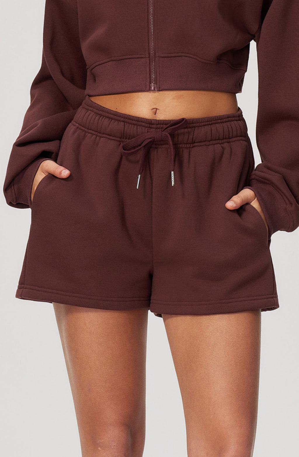Women Fleece Lined Sweat Shorts Drawstring Waist Loose Warm Shorts with Side Pockets for Autumn Winter